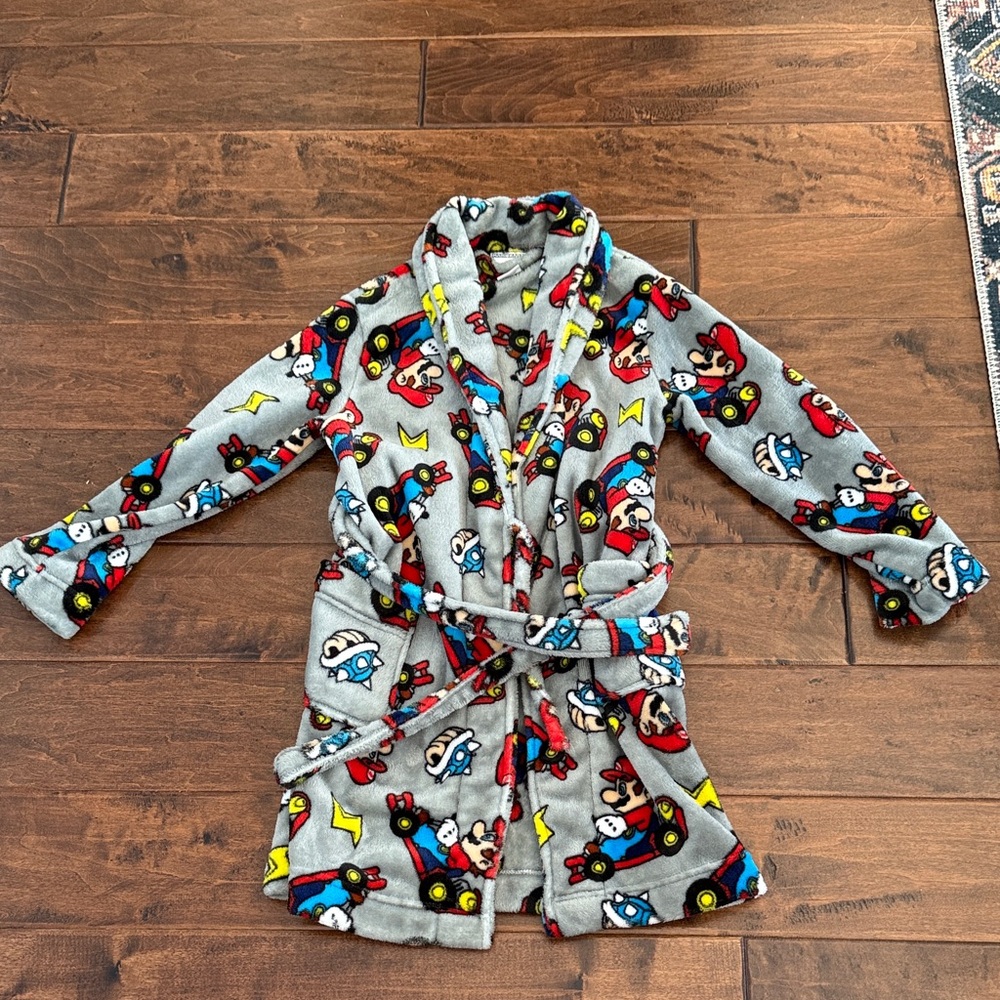 Kids Size 8 Mario Kart Robe - Flame Resistant